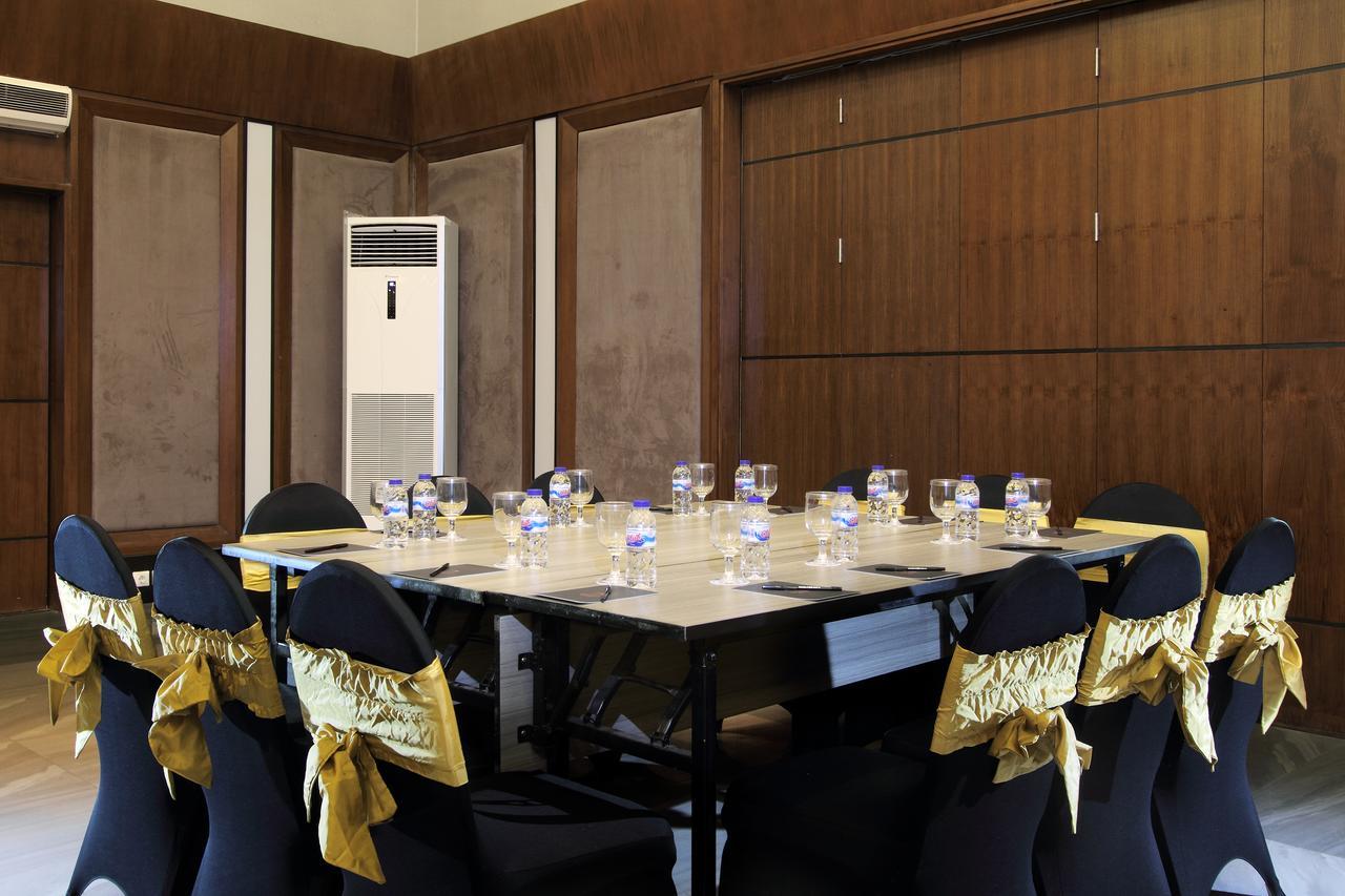 Helios Hotel Bone Watampone Экстерьер фото
